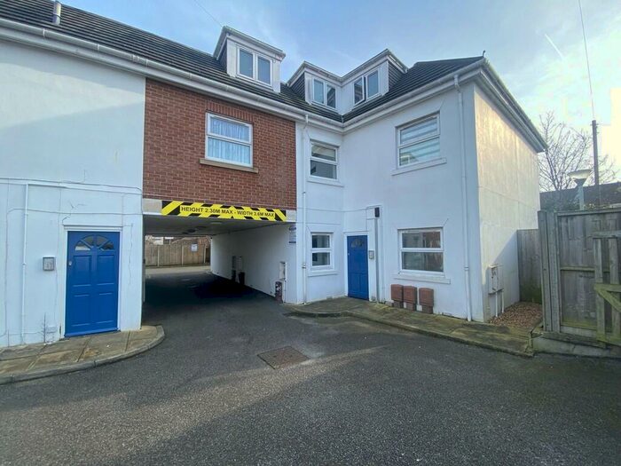 2 Bedroom Flat For Sale In Manor Park Avenue, Portsmouth, PO3