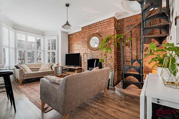 1 Bedroom Flat For Sale In Nelson Road, N8