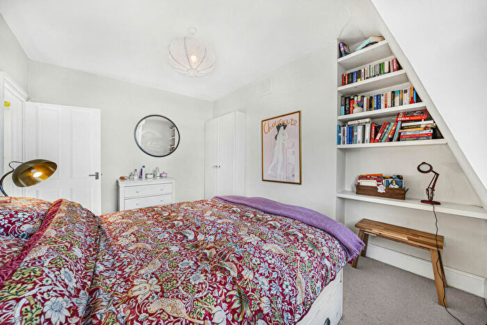 1 Bedroom Apartment For Sale In Birnam Road, N4