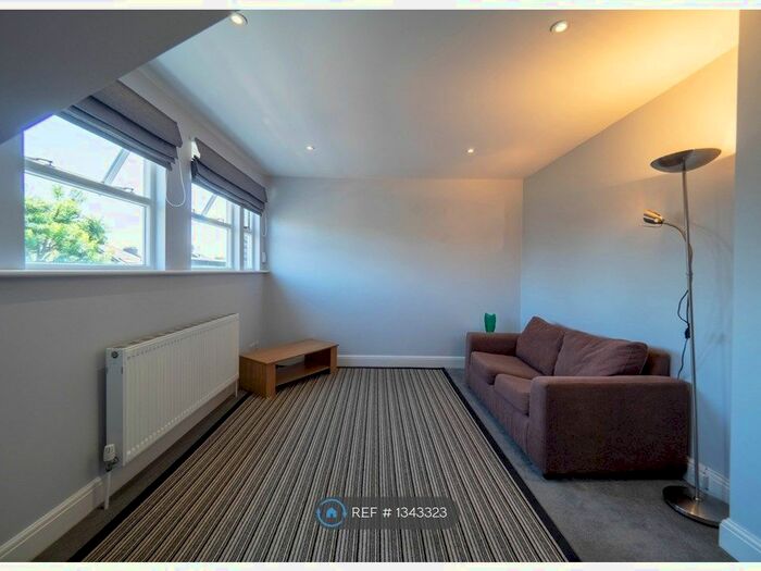 1 Bedroom Flat To Rent In Finsbury Park Road, London, N4