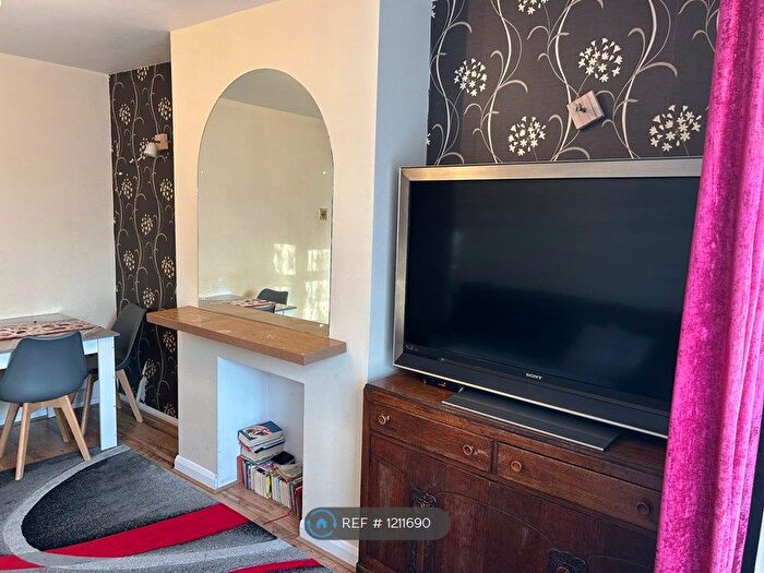 2 Bedroom Flat To Rent In Riverside Gardens, London, HA0