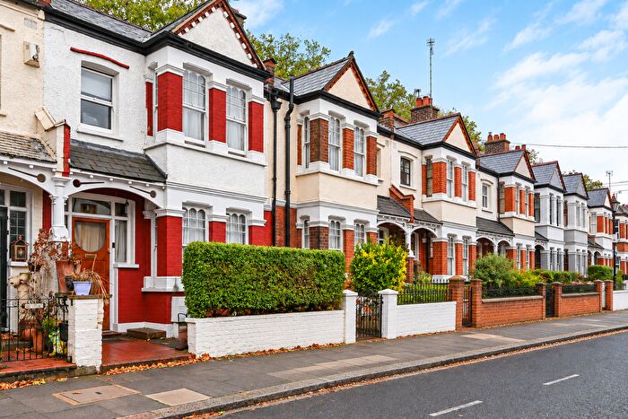 3 Bedroom Terraced House For Sale In Ridgdale Street, Bow, E3