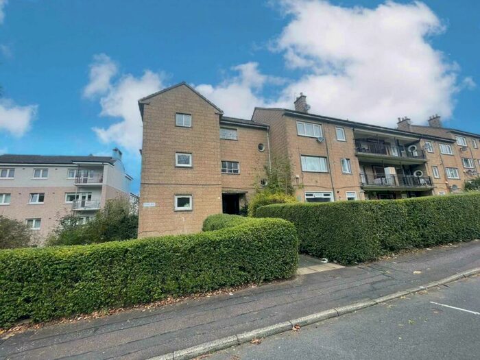 3 Bedroom Flat To Rent In Fyvie Ave, Glasgow, G43
