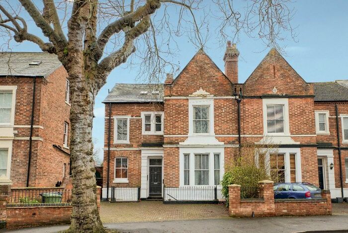 1 Bedroom Apartment To Rent In Warwick Place, Leamington Spa, Warwickshire, CV32