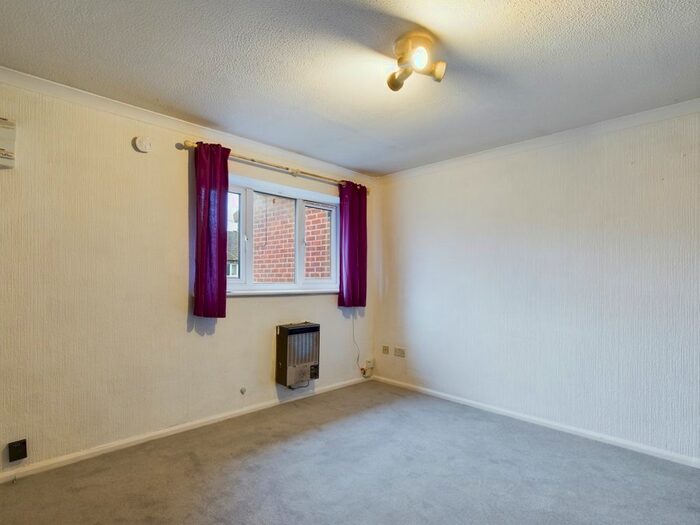 1 Bedroom Flat To Rent In Maple Close, Hardwicke, Gloucester, GL2
