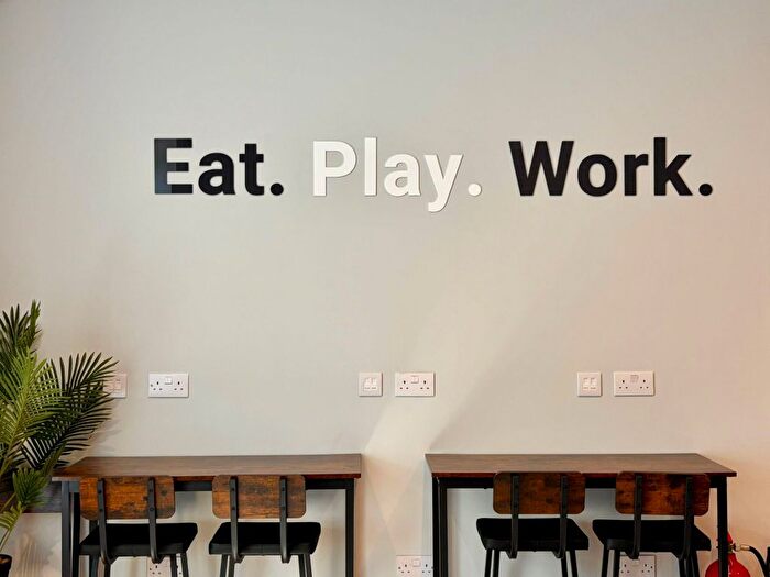 Studio To Rent In Hanger Lane, Ealing, W5