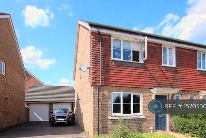 4 Bedroom Semi-Detached House To Rent In Cheshunt, Cheshunt, EN8