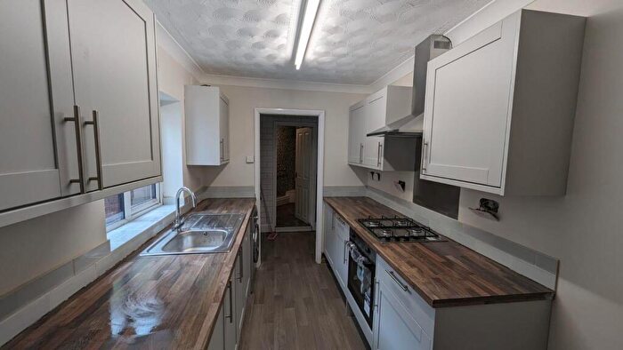 3 Bedroom Apartment To Rent In Alcombe Road, Northampton, NN1