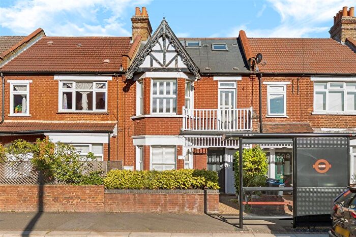 3 Bedroom Maisonette For Sale In Kingston Road, London, SW20