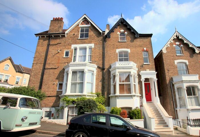 2 Bedroom Flat To Rent In Rockmount Road, Upper Norwood, London, SE19