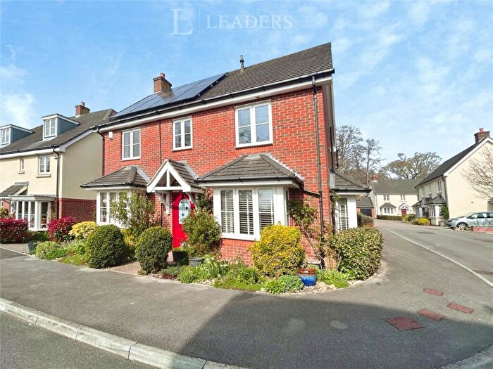 4 Bedroom Detached House For Sale In Aubin Wood, Emsworth, Hampshire, PO10