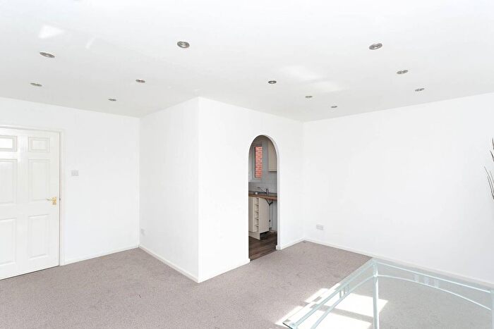 2 Bedroom Flat For Sale In Gade Close, Watford, WD18