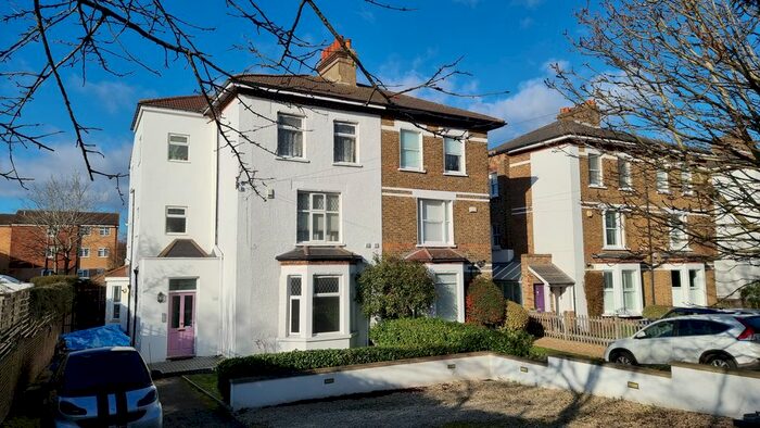 3 Bedroom Flat To Rent In Gwydor Road, Beckenham, BR3