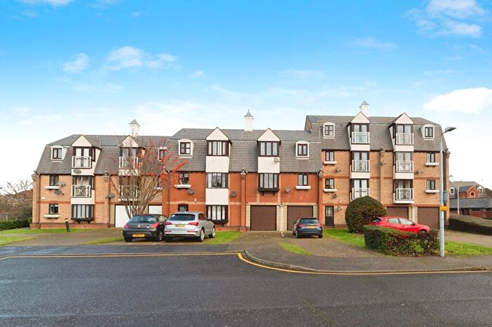 2 Bedroom Flat For Sale In Chalk Court, Jetty Walk, Grays, Essex, RM17