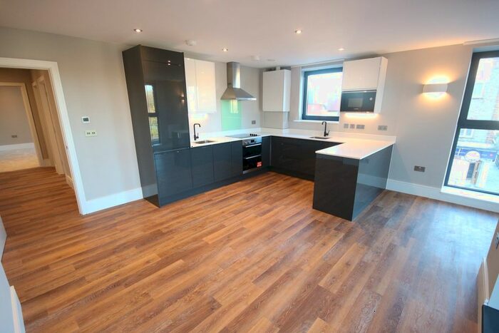 2 Bedroom Flat To Rent In Heather Gardens, London, NW11