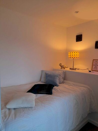 Studio To Rent In Austhorpe Road, Crossgates LS15