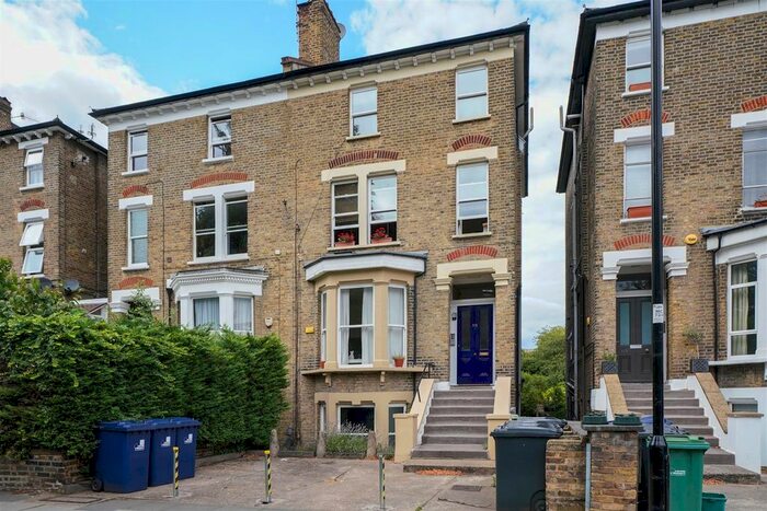 2 Bedroom Flat To Rent In The Grove, London, W5