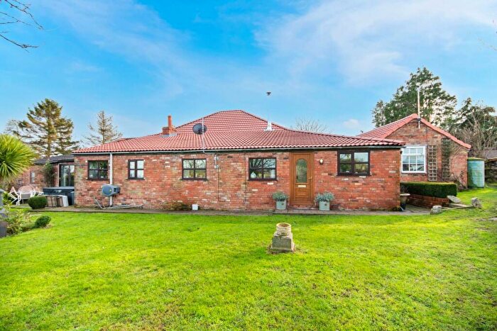 5 Bedroom Link Detached House For Sale In Gringley Road, Beckingham, Doncaster, DN10