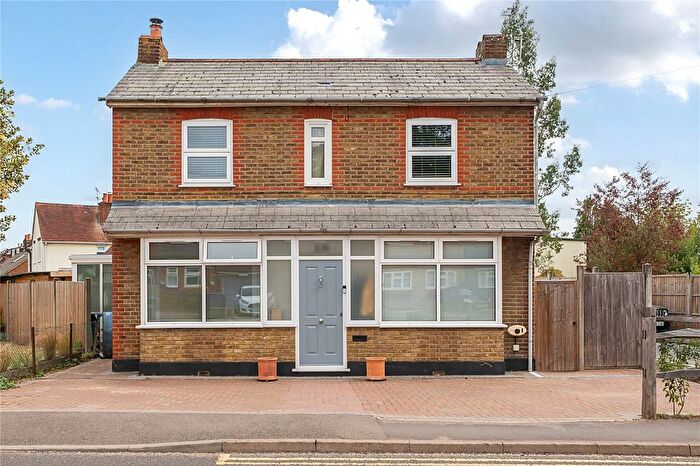 3 Bedroom Detached House For Sale In Lower Guildford Road, Knaphill, Woking, Surrey, GU21