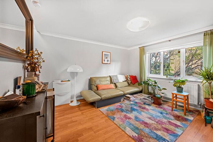 2 Bedroom End Of Terrace House For Sale In Somerford Way, Surrey Quays, SE16