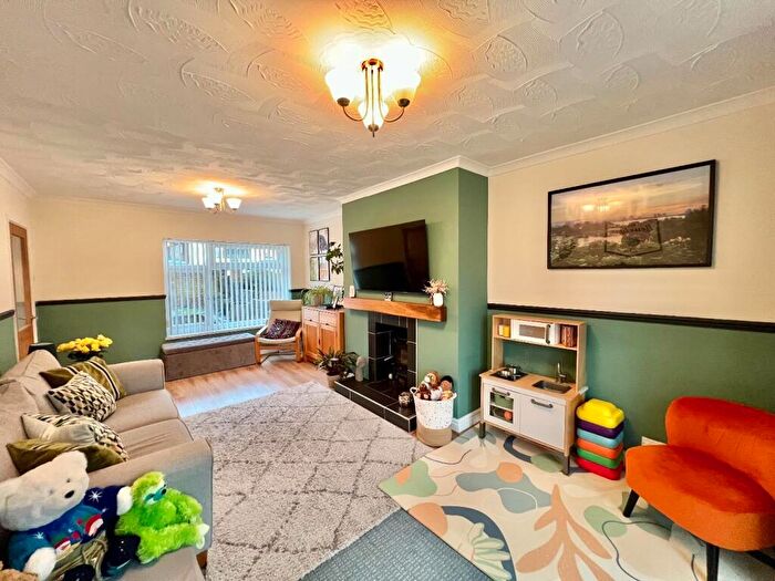 3 Bedroom Semi-Detached House For Sale In Heol-Y-Bardd, Bridgend County Borough, CF31 - Photo 11