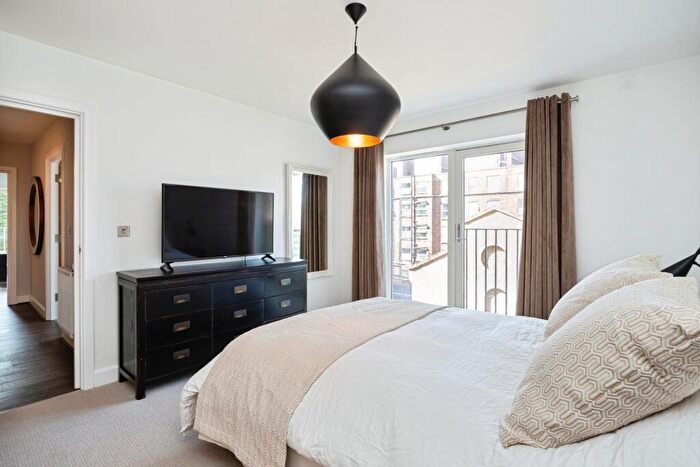 2 Bedroom Apartment For Sale In St. Clements Avenue, London, E3