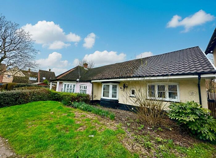 3 Bedroom Semi Detached House For Sale In Crouch Street, Noak Bridge, SS15