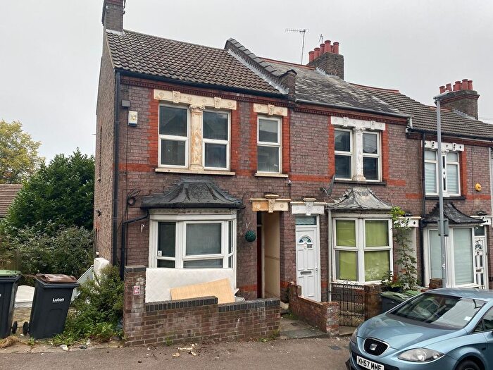 3 Bedroom End Of Terrace House To Rent In Russell Rise, Luton, LU1