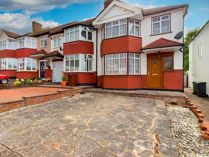 3 Bedroom Semi-Detached House To Rent In Fairford Gardens, Worcester Park, KT4