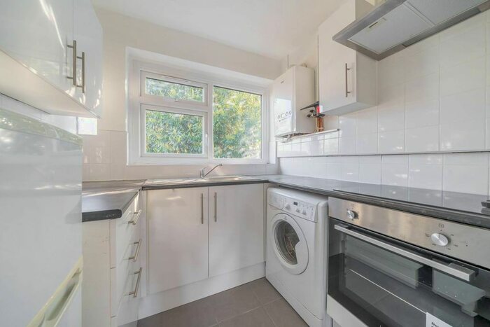 2 Bedroom Maisonette To Rent In Glanville Road, Bromley, BR2
