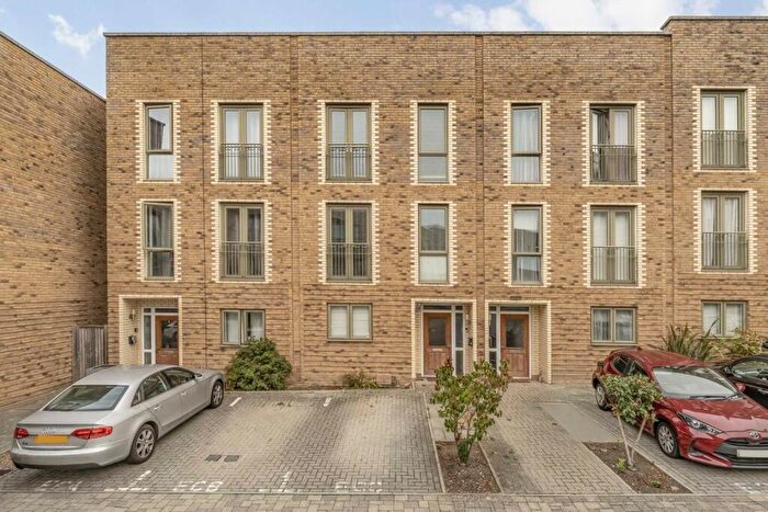 4 Bedroom Detached House To Rent In Coxwell Boulevard, London, NW9