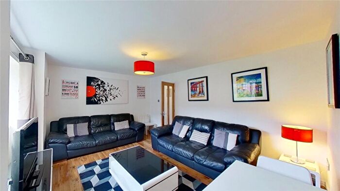 2 Bedroom Flat To Rent In Allanfield, Edinburgh, EH7