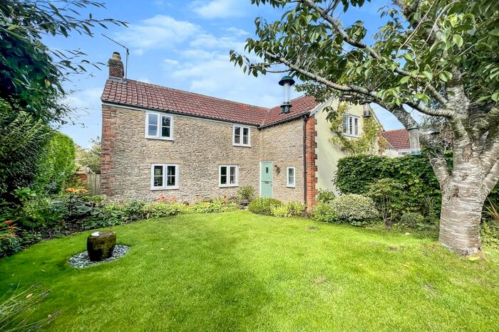 4 Bedroom Detached House For Sale In Sutton Lane, Sutton Benger, Chippenham, SN15