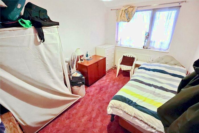 2 Bedroom Bungalow For Sale In King Harolds Way, Bexleyheath, DA7