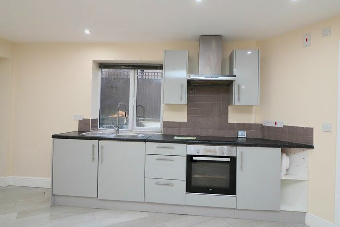 1 Bedroom Flat To Rent In Star Lane, Coulsdon, CR5