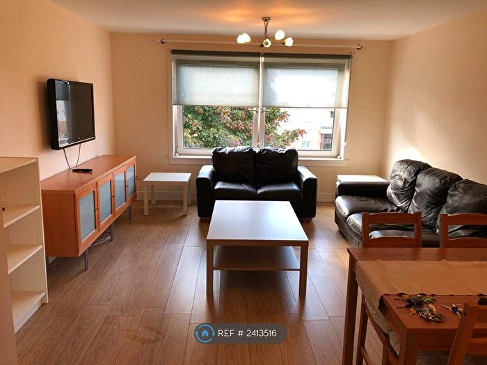 3 Bedroom Flat To Rent In Mcaslin Court, Glasgow, G4