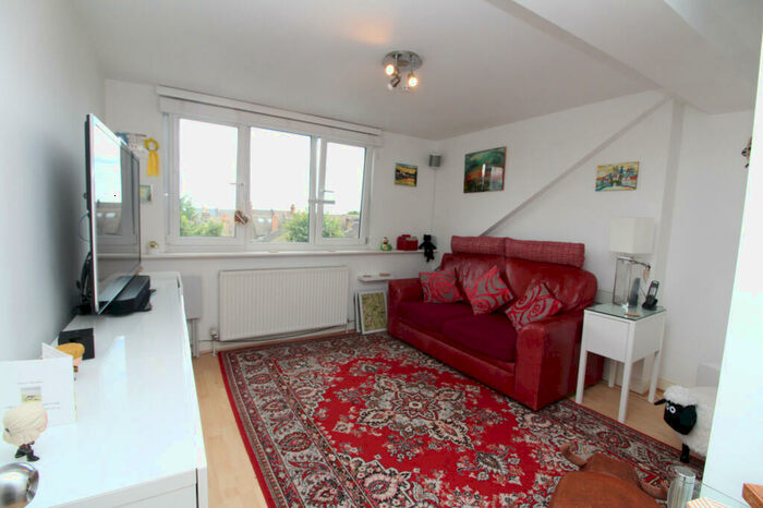 2 Bedroom Apartment To Rent In Genoa Road, Penge, SE20