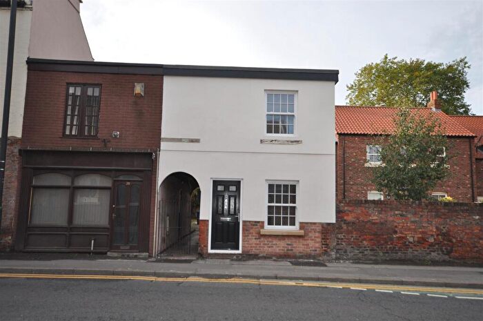 2 Bedroom Flat To Rent In King Street, Thorne, Doncaster, DN8