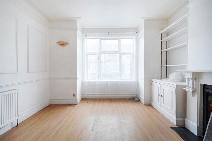 2 Bedroom Bungalow To Rent In Langdale Road, Thornton Heath, CR7