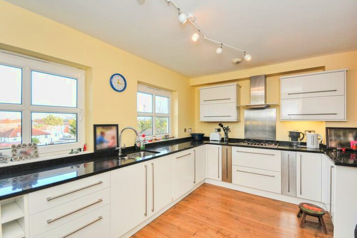 5 Bedroom House To Rent In Glenmere Row, Lee, SE12