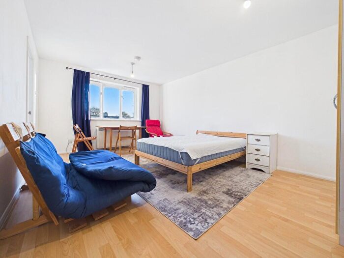 Apartment To Rent In Telegraph Place, London, E14