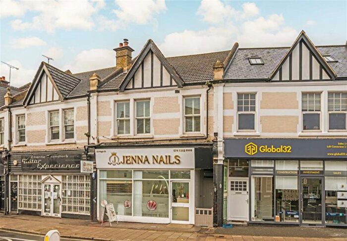 2 Bedroom Flat For Sale In High Street, Hampton Wick, KT1