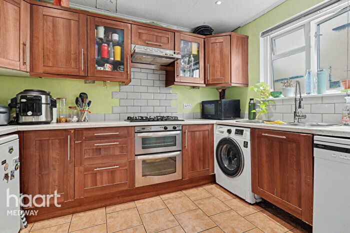 3 Bedroom Terraced House For Sale In Taunton Vale, Gravesend, DA12