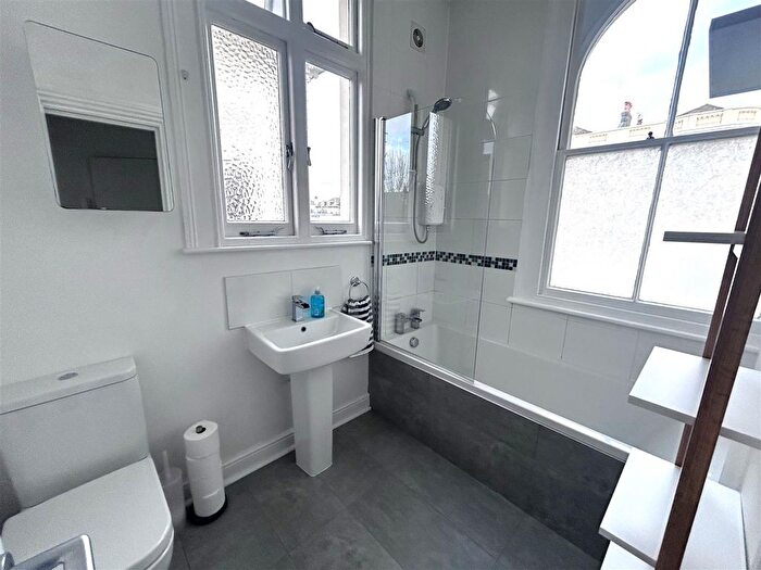 1 Bedroom Flat To Rent In Medina Villas, Hove, BN3