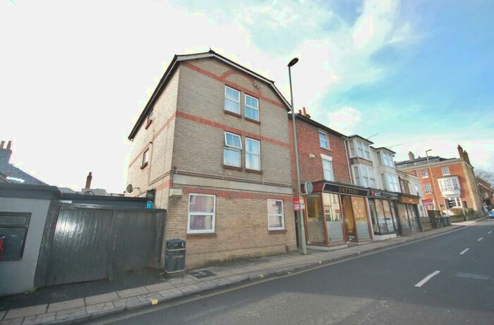 3 Bedroom Flat To Rent In Winchester City Centre, SO23