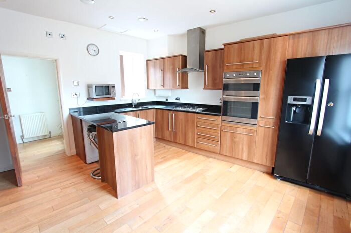 2 Bedroom Flat To Rent In Broad Elms Lane, Old School House, S11