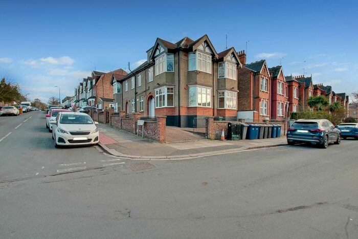 1 Bedroom Flat To Rent In Eversleigh Road, Finchley, N3