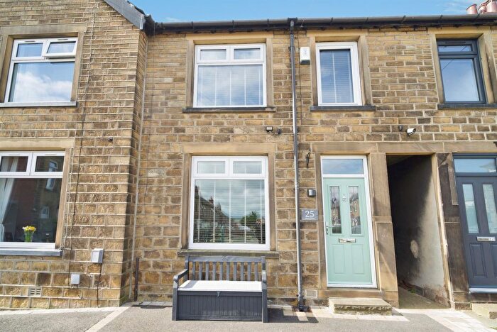 3 Bedroom Terraced House For Sale In Alma Drive, Huddersfield, HD5