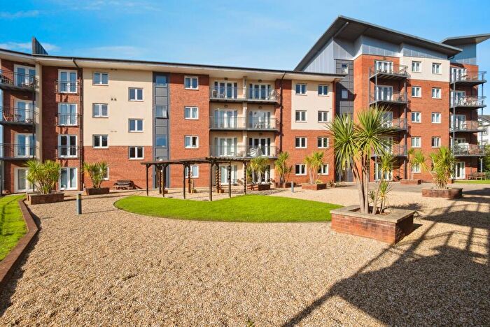 2 Bedroom Flat For Sale In New North Road, Exeter, Devon, EX4