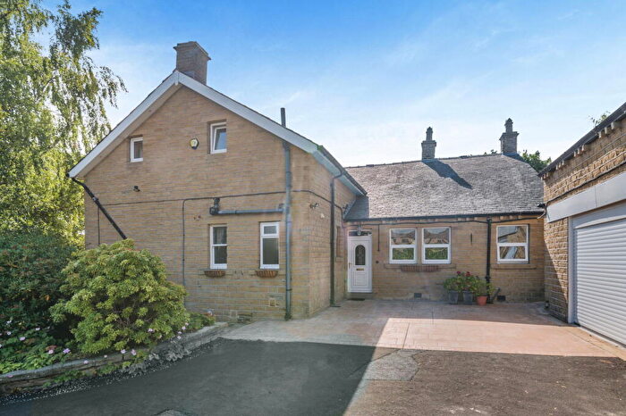 5 Bedroom Detached House For Sale In Dryclough Road, HD4